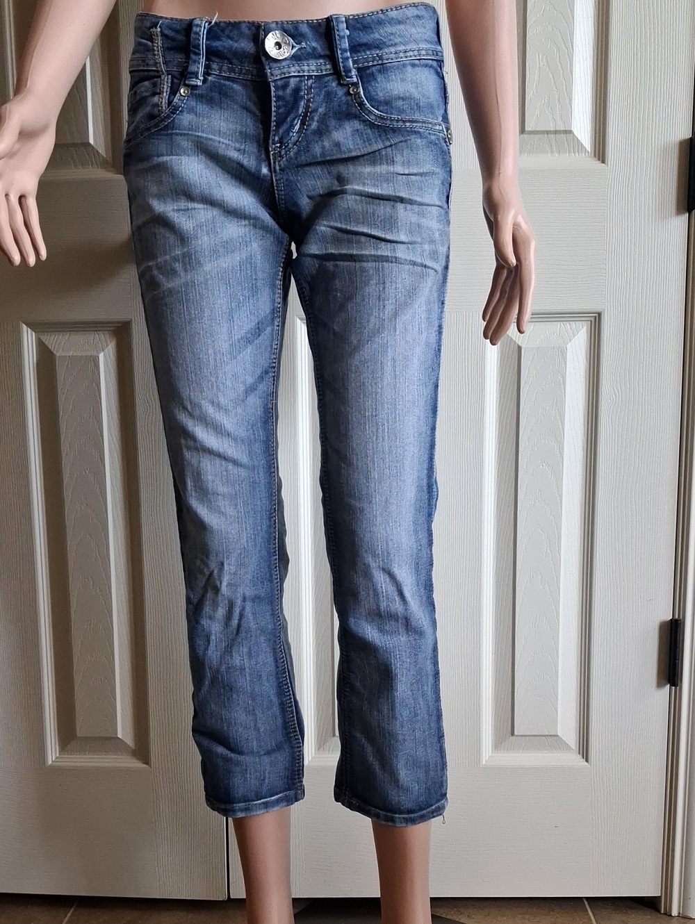 Jolt Light Blue Cropped Ankle Jeans